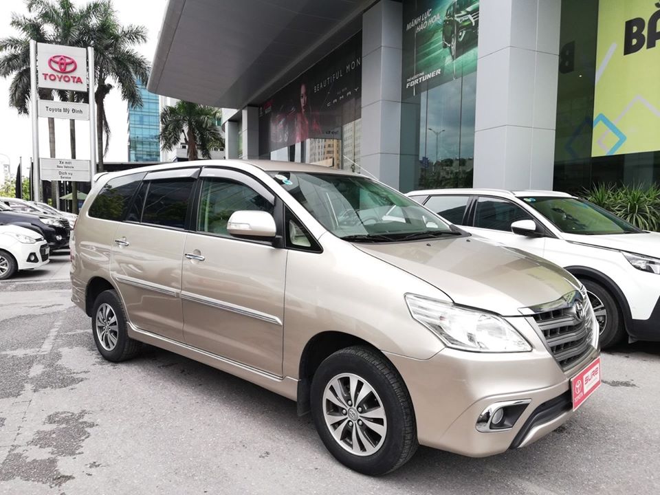Phiên bản Toyota Innova V 2.0AT 2020 được nâng cấp với cụm đèn trước trang bị bóng LED. Chi tiết giá xe Toyota Innova 2020, thông số kỹ thuật, đánh giá nội ngoại thất và vận hành xe.