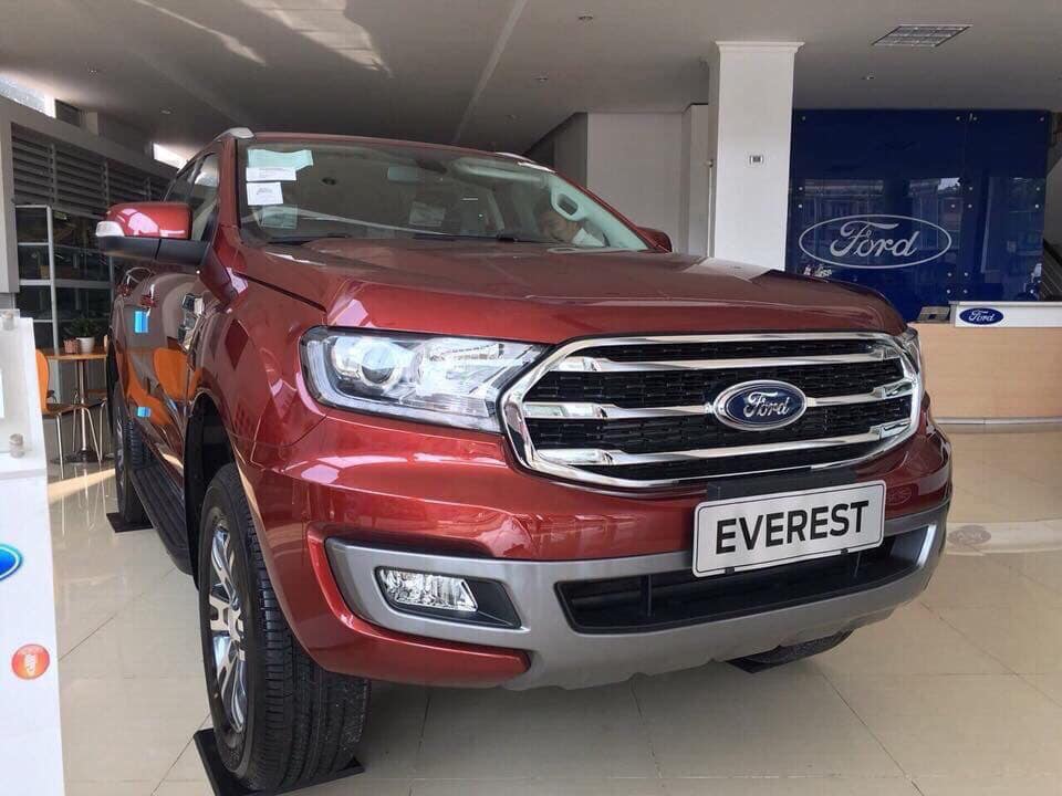 gia xe Ford Everest