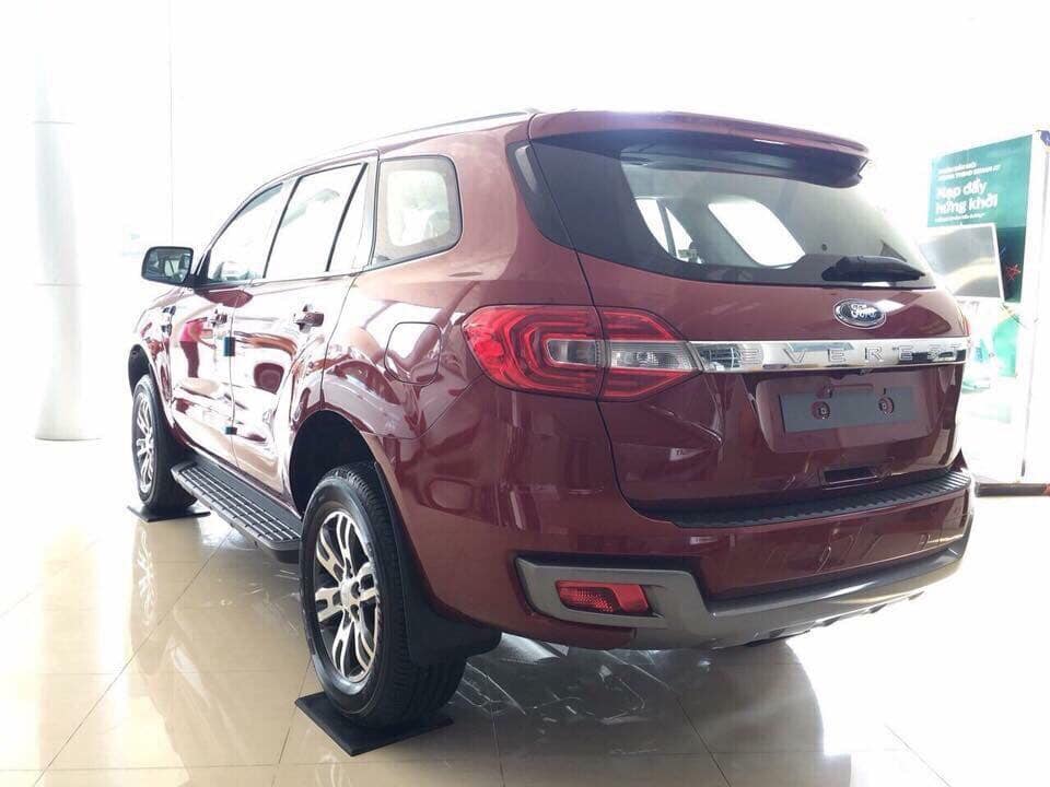 gia xe Ford Everest