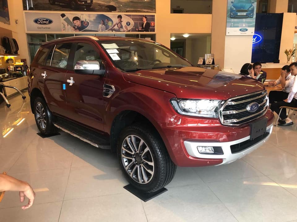 Ford Everest giảm tới 100 triệu đồng tại đại lý gia xe Ford Everest