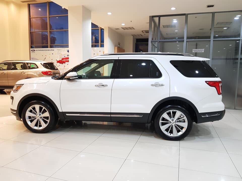 gia xe Ford Explorer