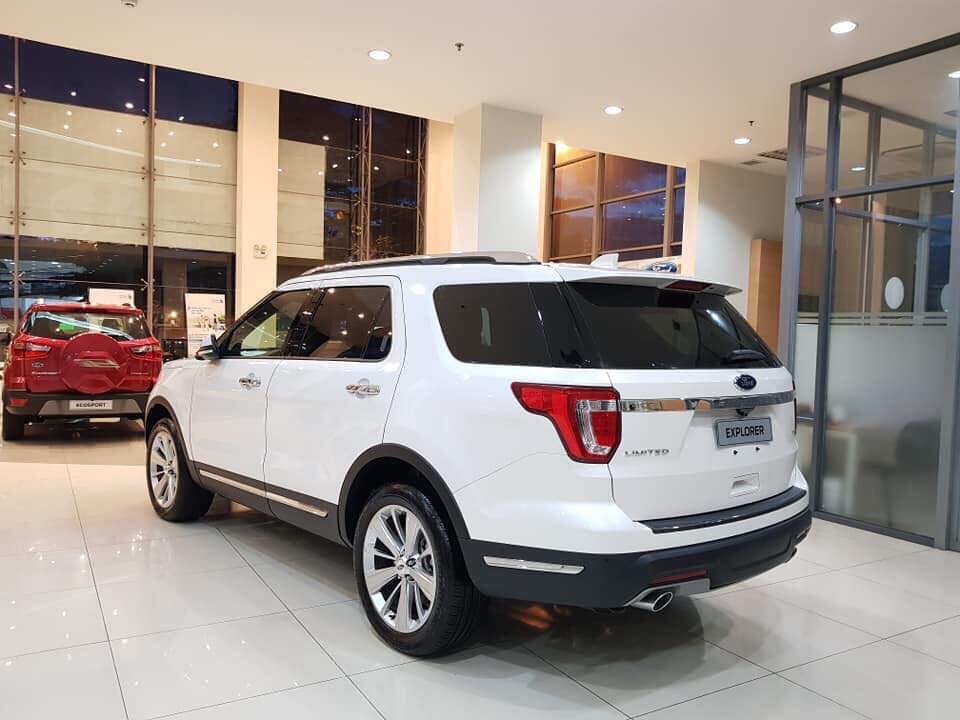 gia xe Ford Explorer