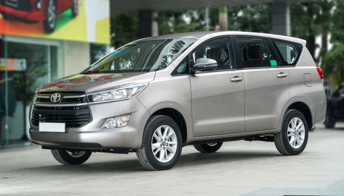 Chi tiết giá xe Toyota Innova 2020, thông số kỹ thuật, đánh giá nội ngoại thất và vận hành xe.
