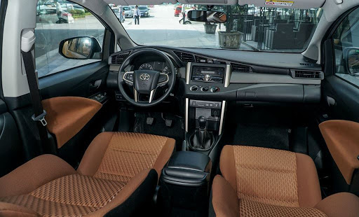 Chi tiết giá xe Toyota Innova 2020, thông số kỹ thuật, đánh giá nội ngoại thất và vận hành xe.