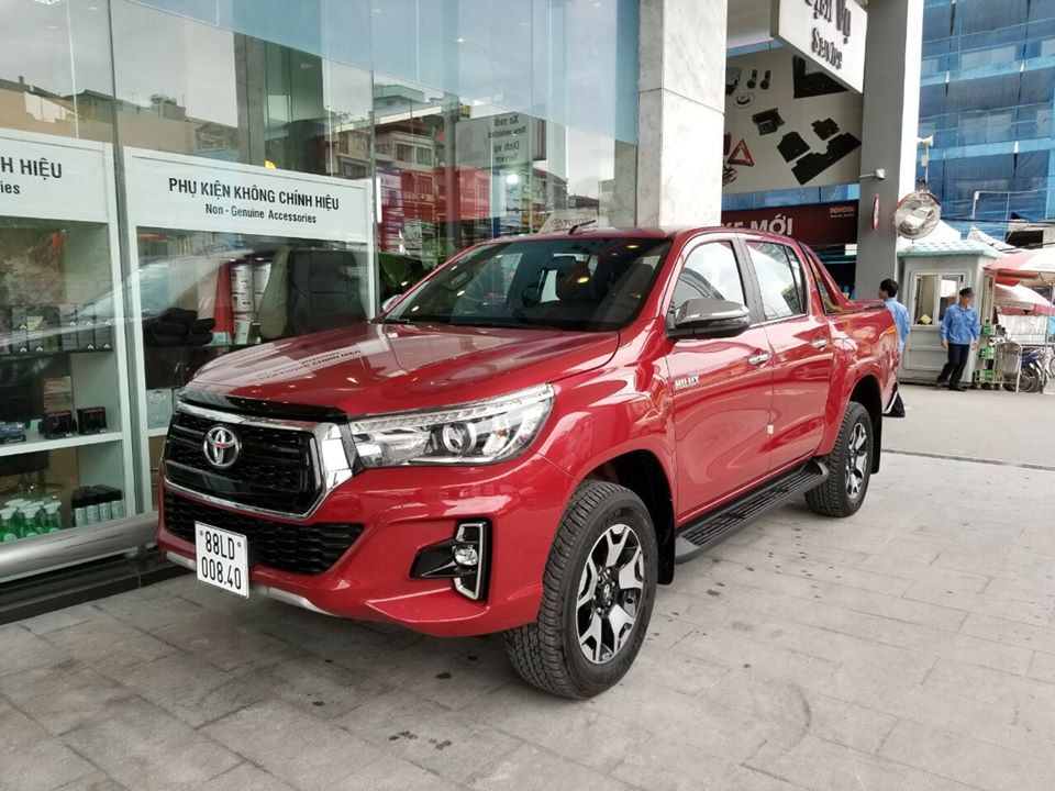 Chi tiết giá lăn bánh Toyota Hilux 2020, thông số kỹ thuật xe và đánh giá xe Toyota Hilux mới nhất.