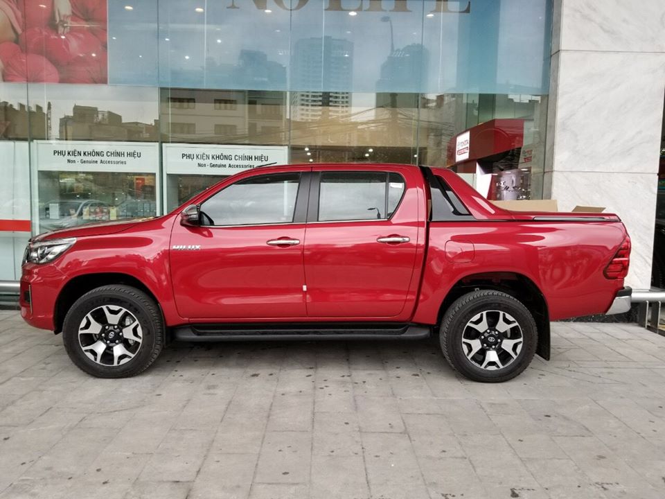 Chi tiết giá lăn bánh Toyota Hilux 2020, thông số kỹ thuật xe và đánh giá xe Toyota Hilux mới nhất.