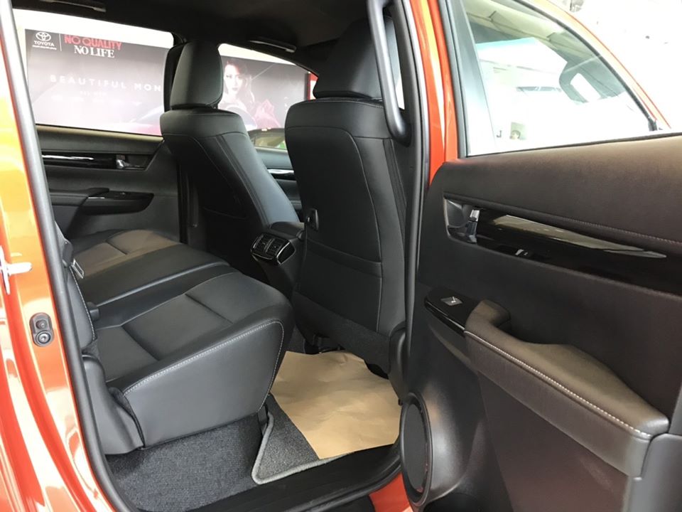 Chi tiết giá lăn bánh Toyota Hilux 2020, thông số kỹ thuật xe và đánh giá xe Toyota Hilux mới nhất.