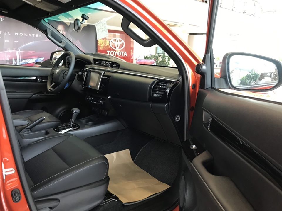 Chi tiết giá lăn bánh Toyota Hilux 2020, thông số kỹ thuật xe và đánh giá xe Toyota Hilux mới nhất.