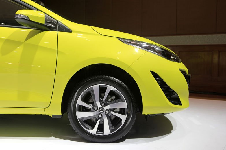 Chi tiết giá lăn bánh Toyota Yaris 2020, thông số kỹ thuật xe và đánh giá xe Toyota Yaris mới nhất.