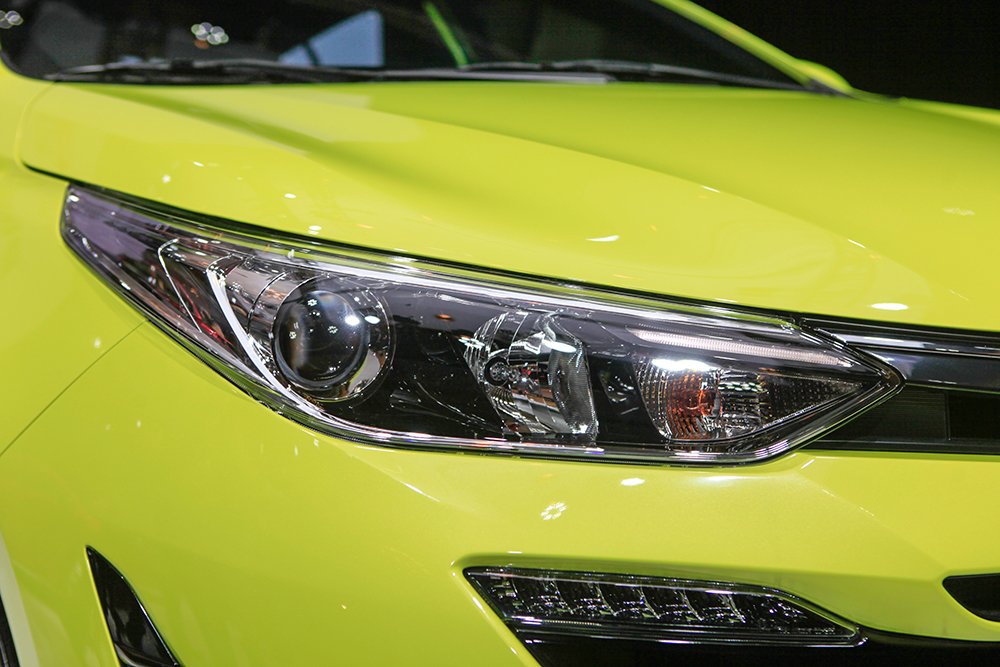 Chi tiết giá lăn bánh Toyota Yaris 2020, thông số kỹ thuật xe và đánh giá xe Toyota Yaris mới nhất.