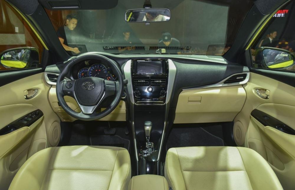 Chi tiết giá lăn bánh Toyota Yaris 2020, thông số kỹ thuật xe và đánh giá xe Toyota Yaris mới nhất.
