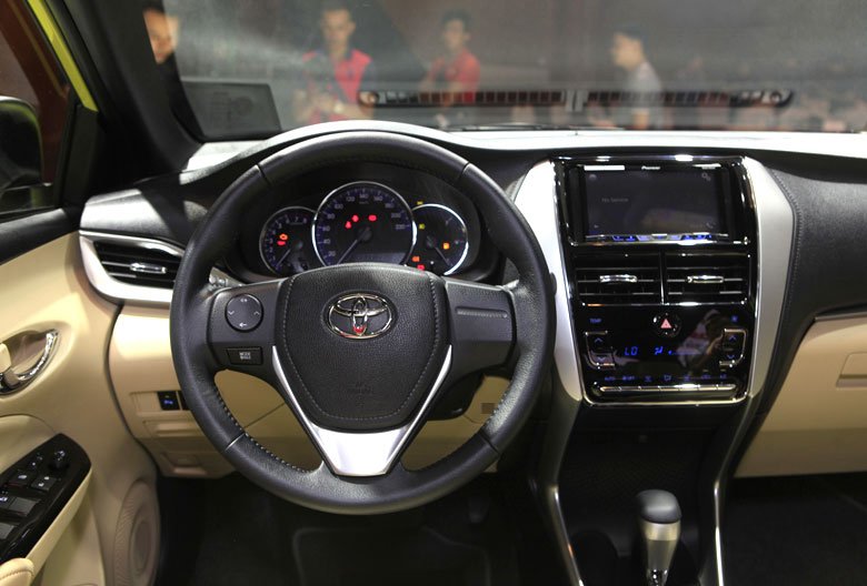 Chi tiết giá lăn bánh Toyota Yaris 2020, thông số kỹ thuật xe và đánh giá xe Toyota Yaris mới nhất.