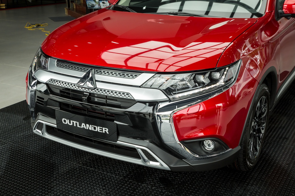 Phần đầu xe Mitsubishi Outlander 2020