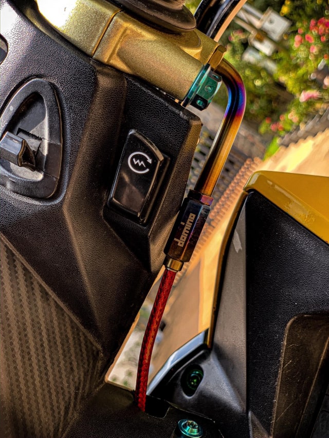 Bộ cùm ga Domino giúp chiếc Click cho khả năng tăng tốc nhanh hơn. Honda Click
