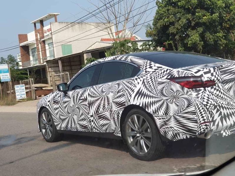 Màn lộ diện đầy bất ngờ này của Mazda 6 tại Việt Nam được giới yêu xe dự đoán Thaco sẽ ra mắt dòng xe này trong thời gian sắp tới. Mazda 6 2020 chạy thử tại Việt Nam