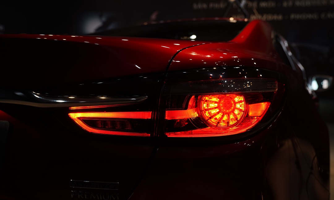 Cụm đèn hậu phía đuôi xe Mazda 6 2020