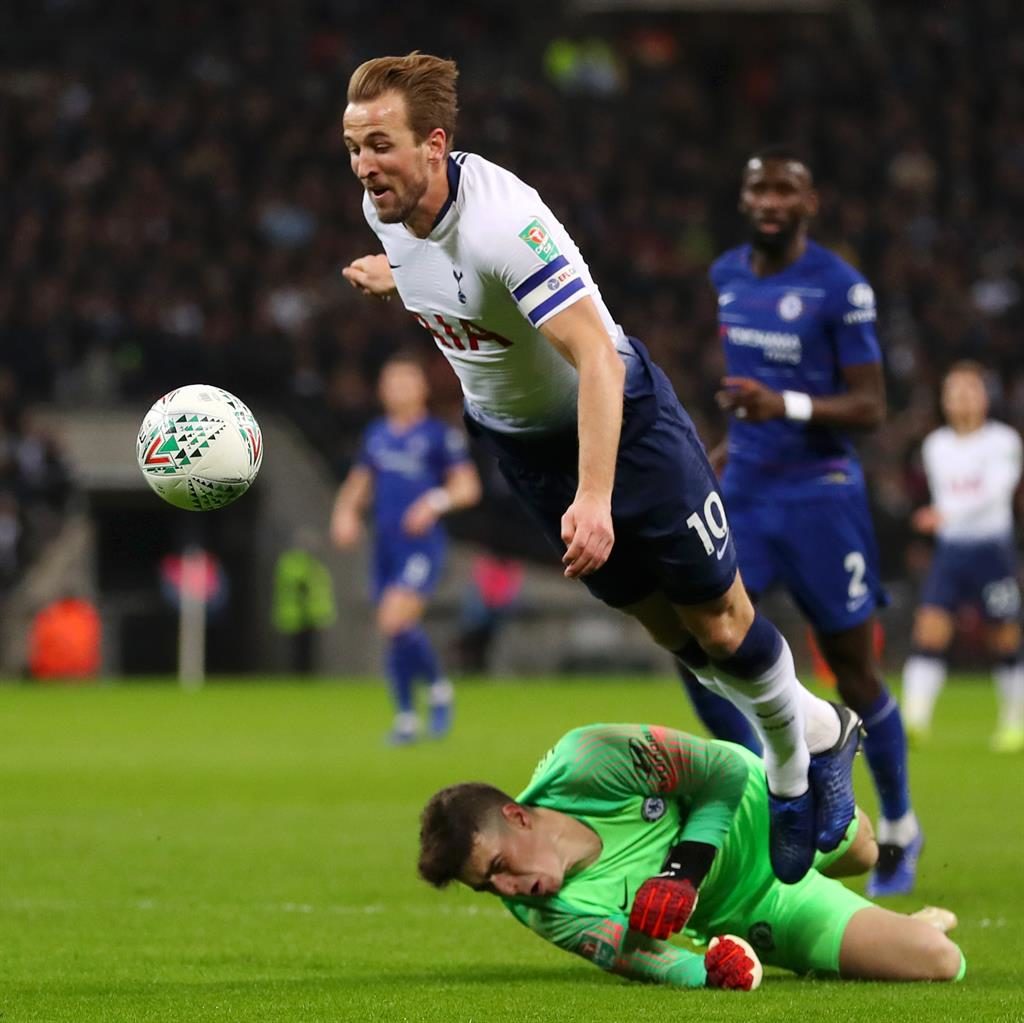 Sarri bực mình vì công nghệ Var ở cúp Liên đoàn Anh Tottenham vs Chelsea, Sarri, Pochettino, Kane, Chelsea, Tottenham