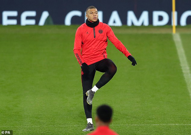 Mbappe cham chỉ tập luyện PSG, Man United vs PSG, Mbappe, Di Maria, Paris Saint-Germain, MU vs PSG, MU PSG,