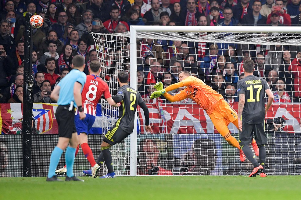 Szczesny cản phá thành công pha sút phạt của Griezmann Atletico vs Juventus, trực tiếp atletico vs juventus, link truc tiep atletico vs juve, link xem atletico vs juventus