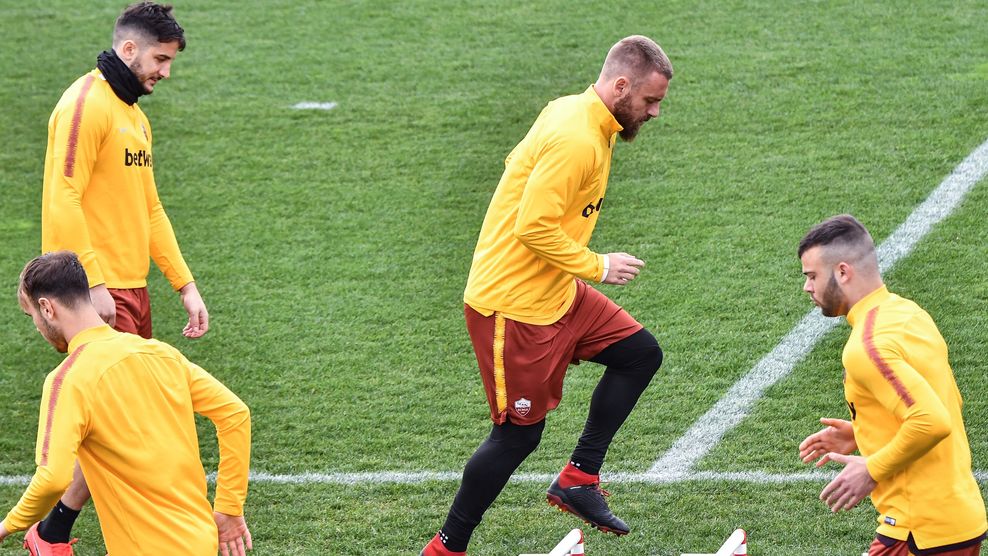 Các cầu thủ Roma chăm chỉ tập luyện Porto vs Roma, truc tiep Porto vs Roma, link truc tiep Porto vs Roma, xem truc tiep Porto vs Roma, link xem Porto vs Roma