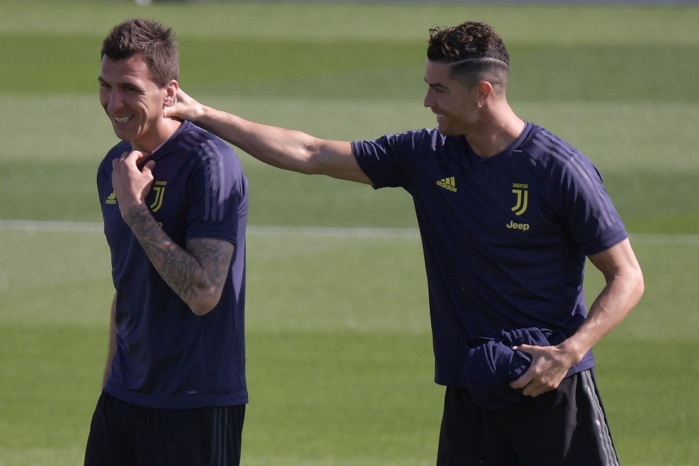 Ronaldo và đồng đội tập luyện trước trận đấu Allegri, ronaldo, Juventus vs Ajax, HLV Allegri, tứ kết champions League, Cúp c1, champions league, tứ kết c1