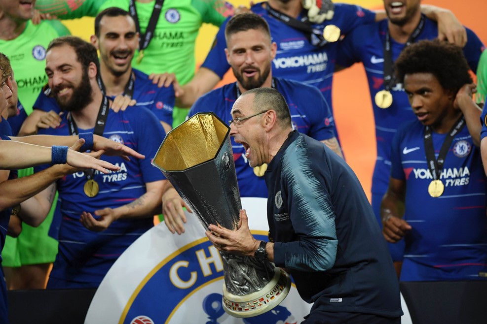 Sarri ăn mừng chức vô địch Europa League sarri, maurizio sarri, chung kết c2, kết quả c2, chelsea 4-1 arsenal, chung kết europa league, c2, europa league, kết quả europa league