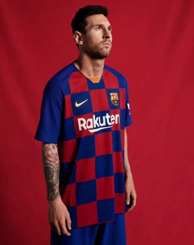 Messi trong trang phục mới của Barca Barca, barcelona, CĐV barca, CĐV barcelona, fan Barca, fan barcelona, áo barca, áo đấu barca, áo sân nhà barca