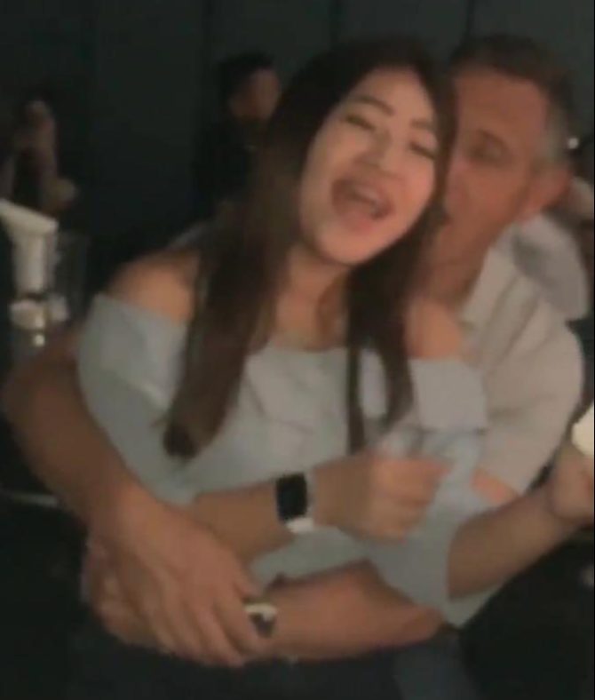Trọng tài Andre Marriner trong quán bar ngoại hạng anh, trọng tà, trọng tài nha, trọng tài thác loạn, fa, indonesia, trọng tài anh, trọng tài gái gú