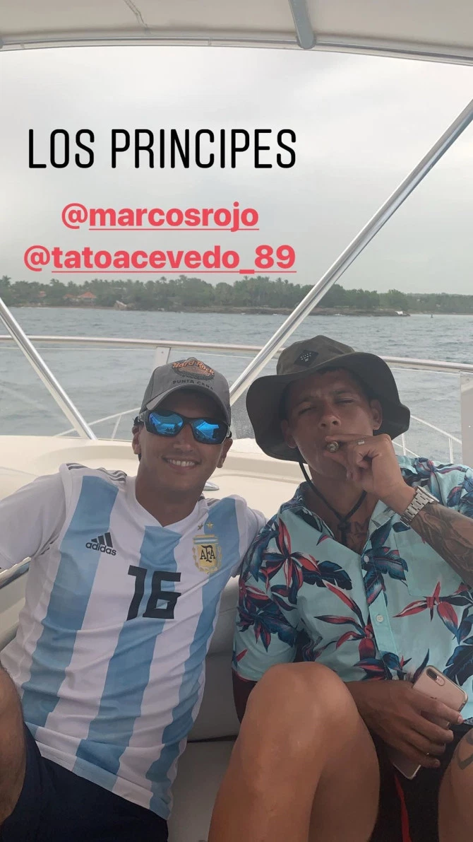 Rojo vui vẻ cùng người thân Rojo, marcos rojo, mu, man united, sao mu, trung vệ mu, man united, sao mu rời khách sạn, sự cố mu, tin mu