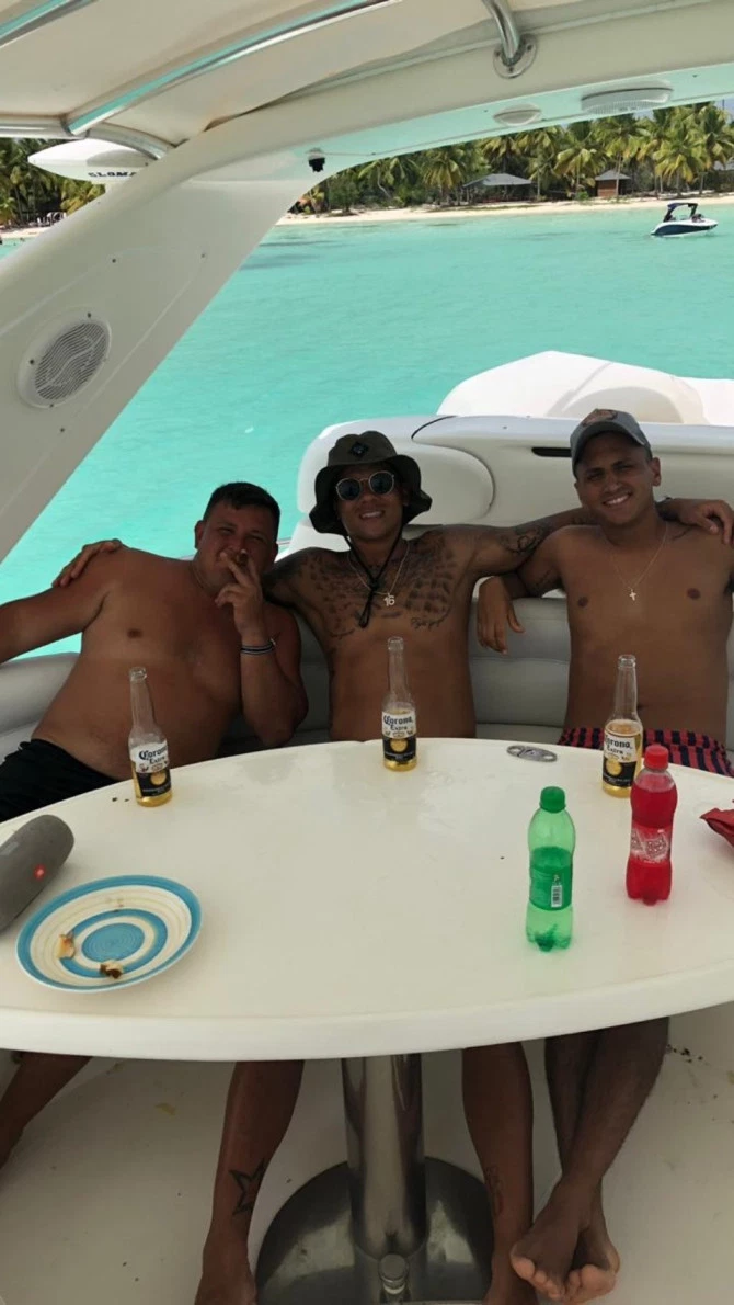 Rojo nghỉ ngơi cùng gia đình Rojo, marcos rojo, mu, man united, sao mu, trung vệ mu, man united, sao mu rời khách sạn, sự cố mu, tin mu