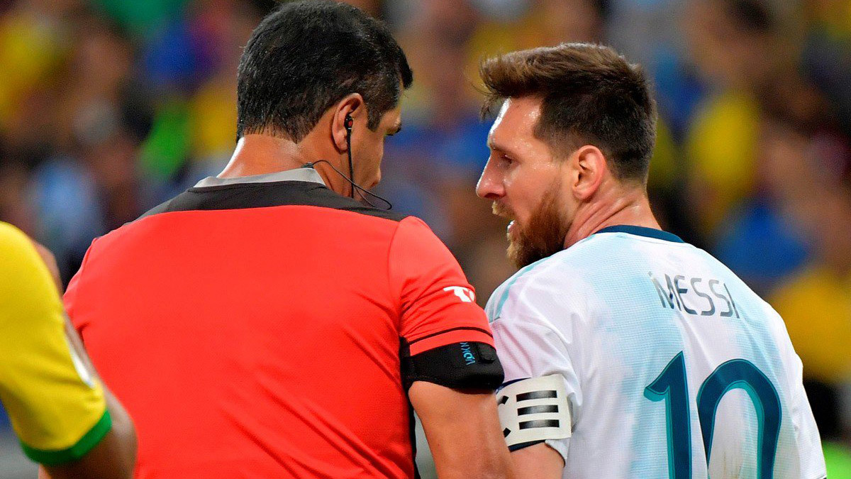 Messi phản đối thẻ đỏ và cáo buộc BTC Copa America messi, copa america, chung kết copa america 2019, copa 2019, chung ket copa 2019, copa america 2019, argentina, lionel messi