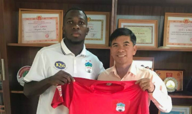 Bầu Đức đi nước cờ khiến cả làng bóng đá ngỡ ngàng Bầu Đức đi nước cờ khiến cả làng bóng đá ngỡ ngàng