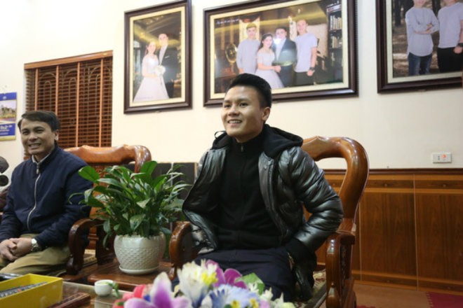 Cha con nhà Quang Hải hạnh phúc trong ngày sum vầy đón Tết nguyên đán Cha con nhà Quang Hải hạnh phúc trong ngày sum vầy đón Tết nguyên đán