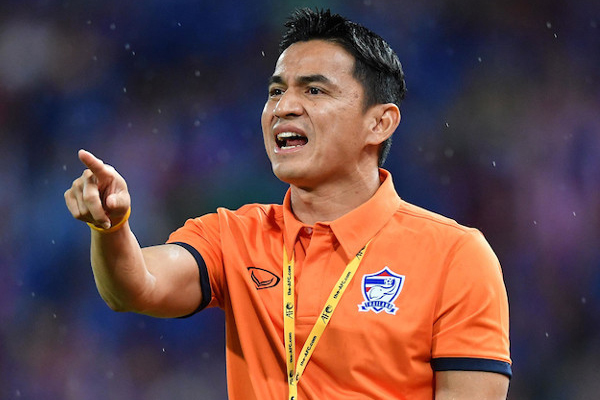 HLV Kiatisak đang trong tầm ngắm của CLB Muangthong United HLV Kiatisak đang trong tầm ngắm của CLB Muangthong United