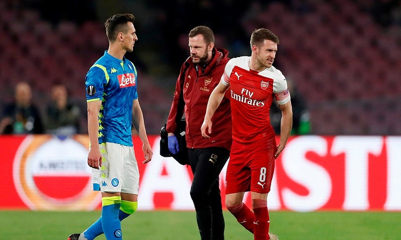 Ramsey chấn thương và nguy cơ nghỉ vài tuần Napoli 0-1 Arsenal, kết quả Napoli 0-1 Arsenal, Europa League, bán kết Europa League