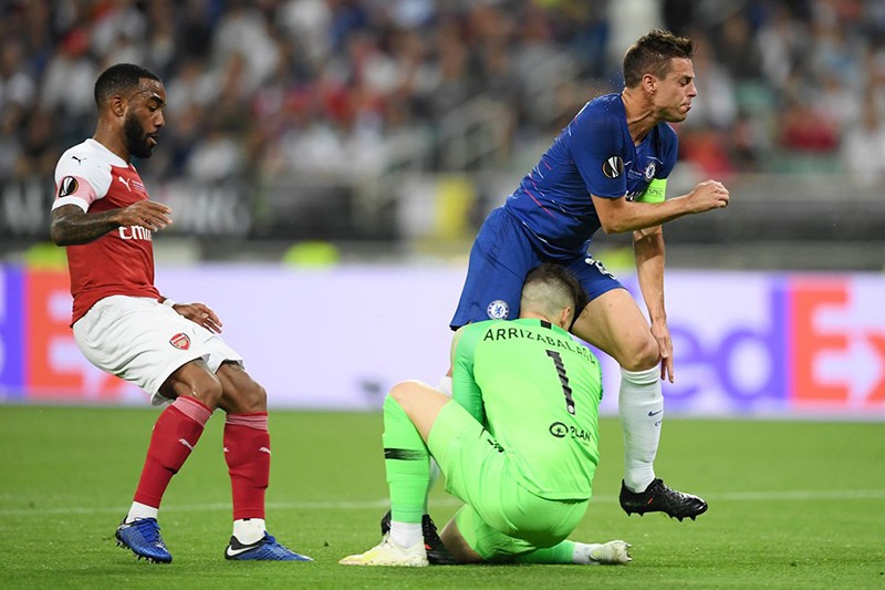 Một tình huống thủ thành Kepa của Chelsea lao ra cản phá bóng kết quả Europa League, kết quả Chung kết C2, Chelsea 4-1 Arsenal, ket qua ck c2, Arsenal, Chelsea