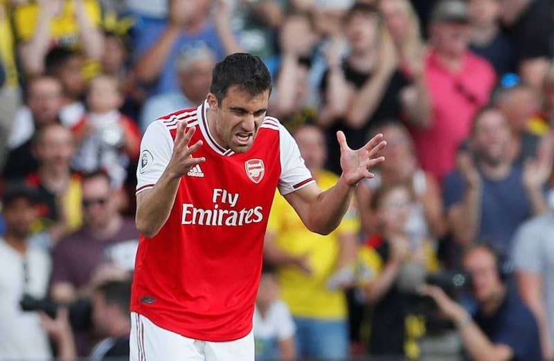 Sokratis mắc sai lầm đáng trách. Ảnh: Reuters Watford 2-2 Arsenal, kết quả bóng đá, Emery, Ngoại hạng Anh, Premier League, tỉ số Watford 2-2 Arsenal