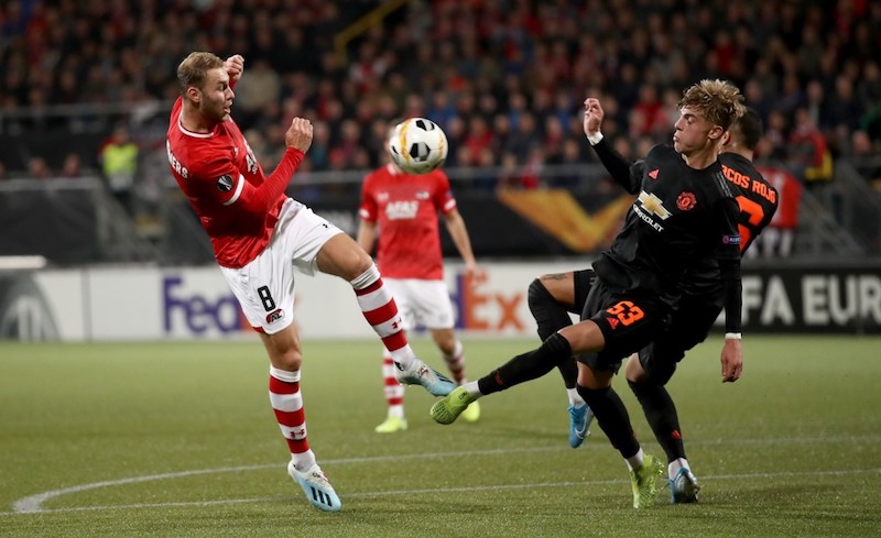 Williams (53) nhận những lời khen từ HLV Solskjaer. Ảnh: Getty MU 0-0 AZ Alkmaar, kết quả mu, kết quả europa league, tin tức mu, solskjaer, Man Utd