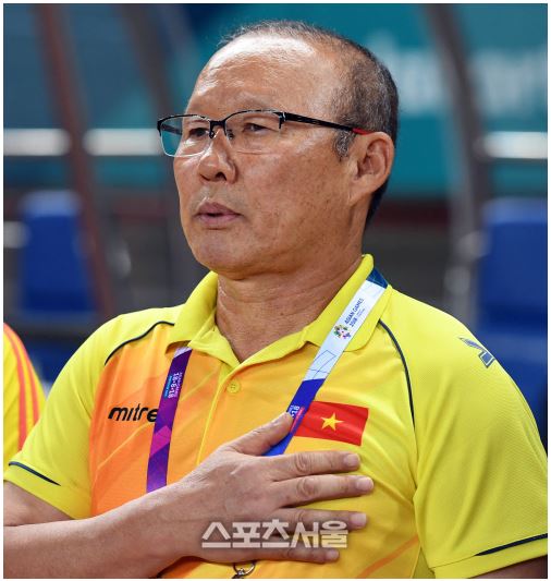 HLV Park Hang-seo là thần tài của bóng đá Việt Nam. Ảnh: Sports Seoul HLV Park Hang-seo, Sports Seoul, báo Hàn Quốc, VFF, hợp đồng