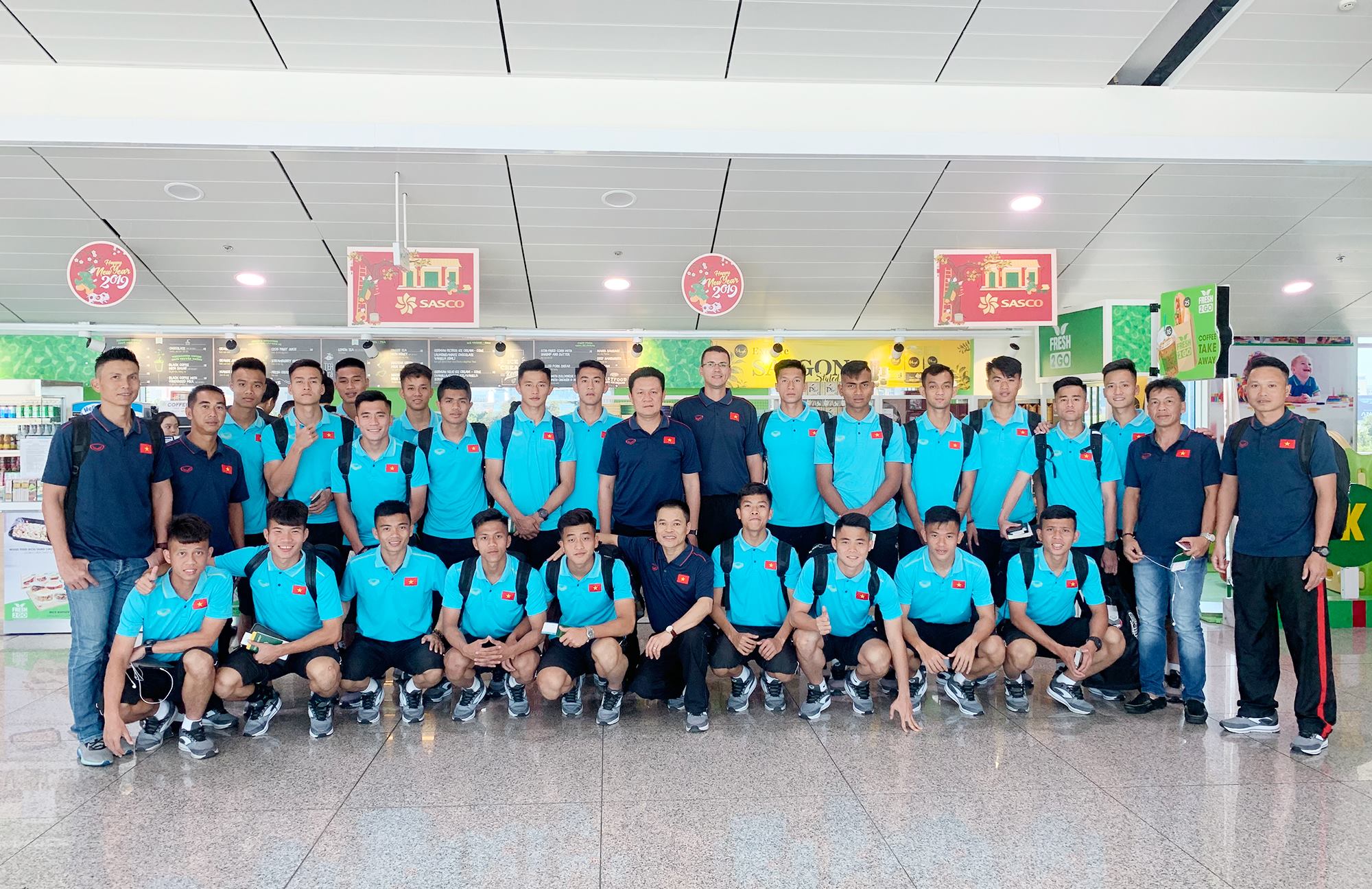 Chiều nay (15/2), ĐT U22 Việt Nam với lực lượng gồm 23 cầu thủ, do ông Lưu Quang Điện Biên làm Trưởng đoàn, dưới sự dẫn dắt HLV trưởng Nguyễn Quốc Tuấn đã lên đường sang Campuchia tham dự Giải vô địch U22 Đông Nam Á - LG Cúp 2019. (Ảnh: VFF)