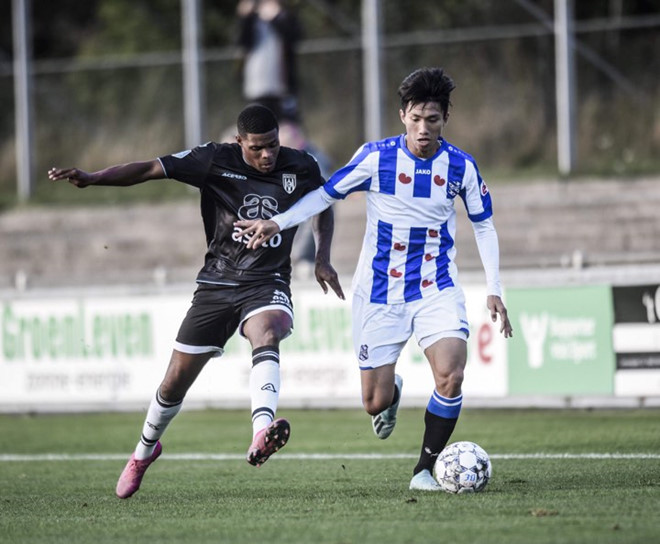 Văn Hậu có thể được vào sân trận Heerenveen vs Sparta.