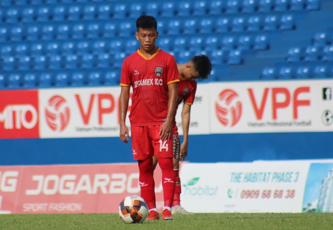 Hoàng Phương ghi bàn thắng duy nhất cho Bình Dương.