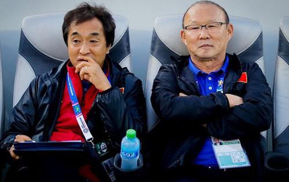 Coach Park Hang-seo and assistant Lee Young-jin 