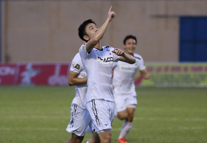 Xuan Truong celebrates his goal (Photo: Ngoc Bao)
