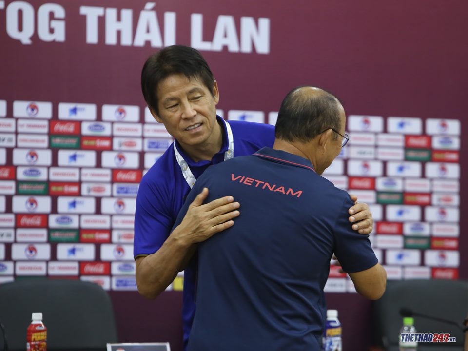 Park Hang-seo and Akira Nishino in the press conference 