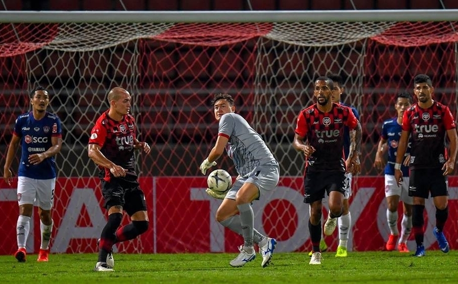 Muangthong United đang thi đấu bết bát ở mùa giải này. Buriram United, Muangthong United, Xuân Trường, Văn Lâm, Lương Xuân Trường, Đặng Văn Lâm, Thai League
