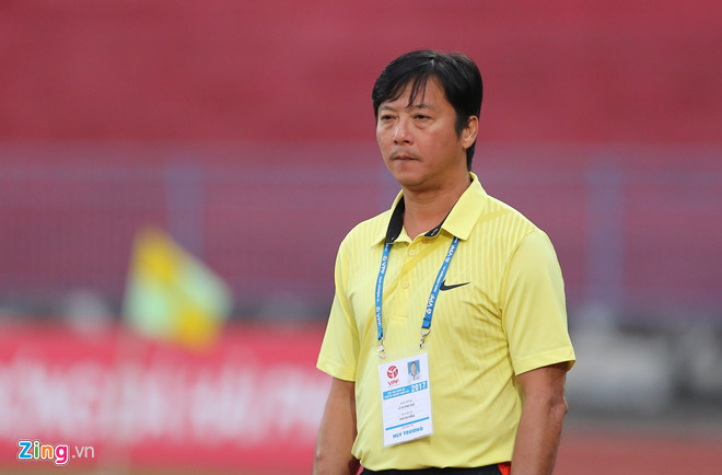 HLV Lê Huỳnh Đức than trời về chuyên môn của các trọng tài V-League. Ảnh: Zing HLV Lê Huỳnh Đức, SHB Đà Nẵng, V-League 2019, trọng tài v league