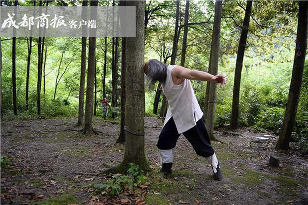 Chưởng môn phái Thanh Thành luyện công. Ảnh: Báo Thành Đô MMA, Từ Hiểu Đông, Hà Đạo Quân, Võ sĩ MMA, Trung Quốc, võ thuật, MMA