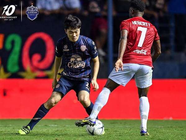 Khá đáng tiếc khi Xuân Trường phải rời sân từ sớm chainat vs buriram, lương xuân trường, buriram united xuân trường, buriram xuân trường