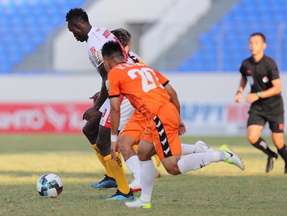 HLV Lê Huỳnh Đức tỏ ra không hài lòng với các quyết định của trọng tài vòng 15 vleague, shb đà nẵng vs hải phòng, hải phòng vs đà nẵng, lê huỳnh đức